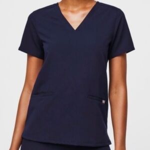 Figs 2 Pocket scrub top